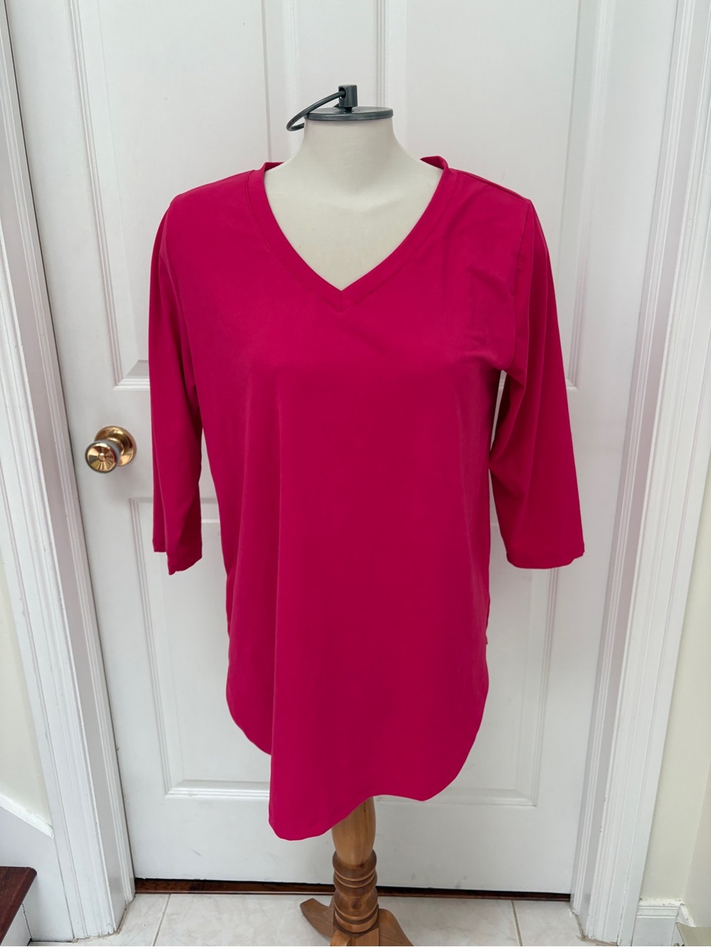 Women's V-Neck 3/4 Sleeve Top - Hot Pink